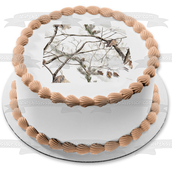 Imagen de decoración comestible para tarta con diseño de camuflaje de árboles y hojas cubiertos de nieve ABPID07280 