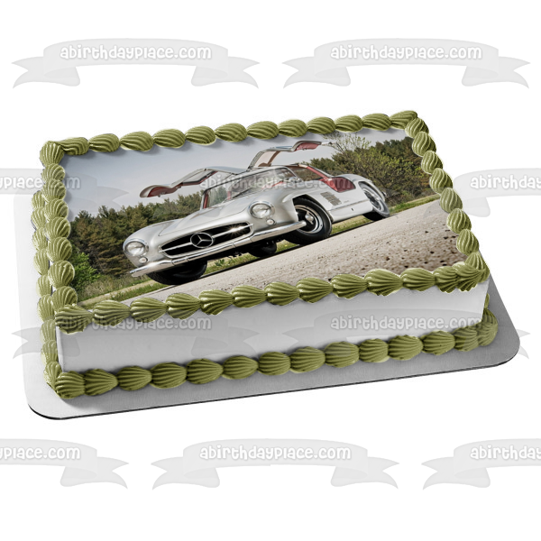 Imagen de decoración comestible para tarta con árboles plateados de Mercedes clásicos vintage ABPID06662