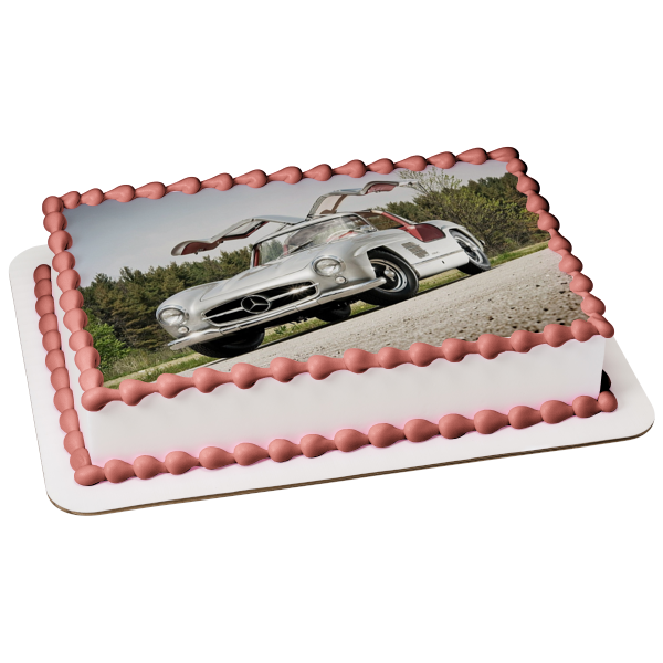 Imagen de decoración comestible para tarta con árboles plateados de Mercedes clásicos vintage ABPID06662