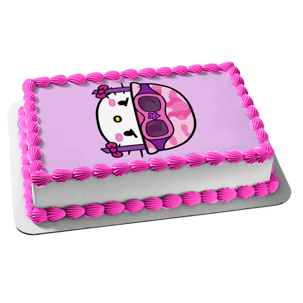 Decoración comestible para tarta con casco y gafas de camuflaje rosa de Hello Kitty, imagen ABPID07443 