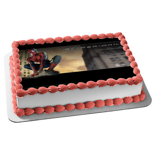 Imagen de adorno comestible para tarta de Spider-Man agachado en el borde del edificio ABPID09159 