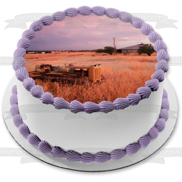 Imagen de decoración comestible para tarta con tractor y casa de campo en un campo de heno ABPID52517 