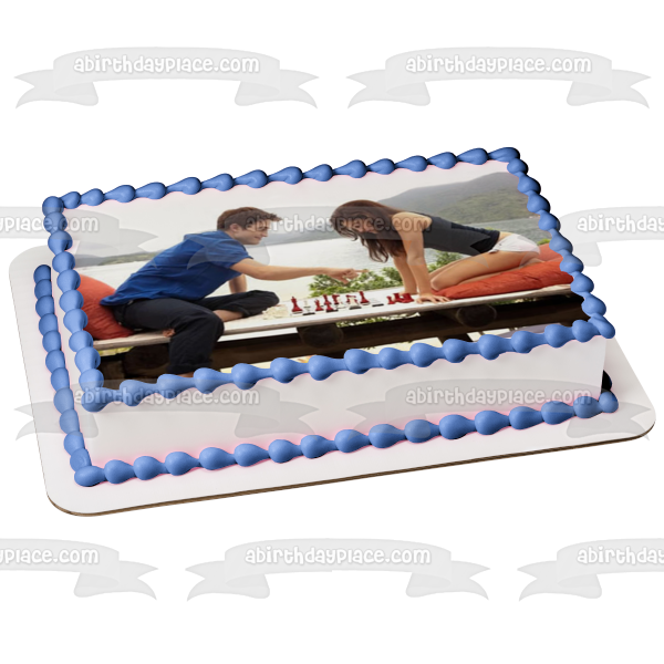 Adorno comestible para tarta de la saga Crepúsculo: Amanecer, parte 1, Edward y Bella jugando al ajedrez, imagen ABPID54582 