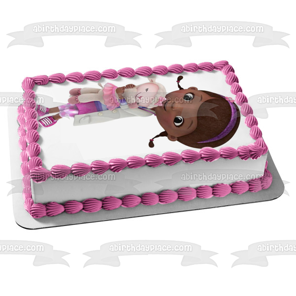 Imagen comestible para decoración de tarta de Doc McStuffins abrazando y Lambie ABPID03377 