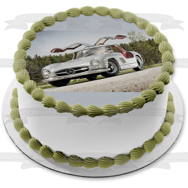 Imagen de decoración comestible para tarta con árboles plateados de Mercedes clásicos vintage ABPID06662