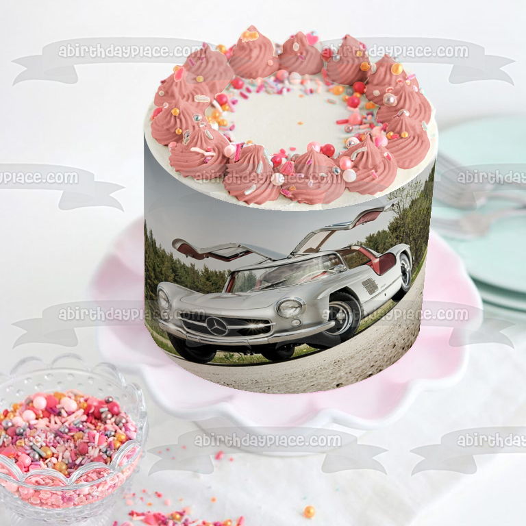 Imagen de decoración comestible para tarta con árboles plateados de Mercedes clásicos vintage ABPID06662