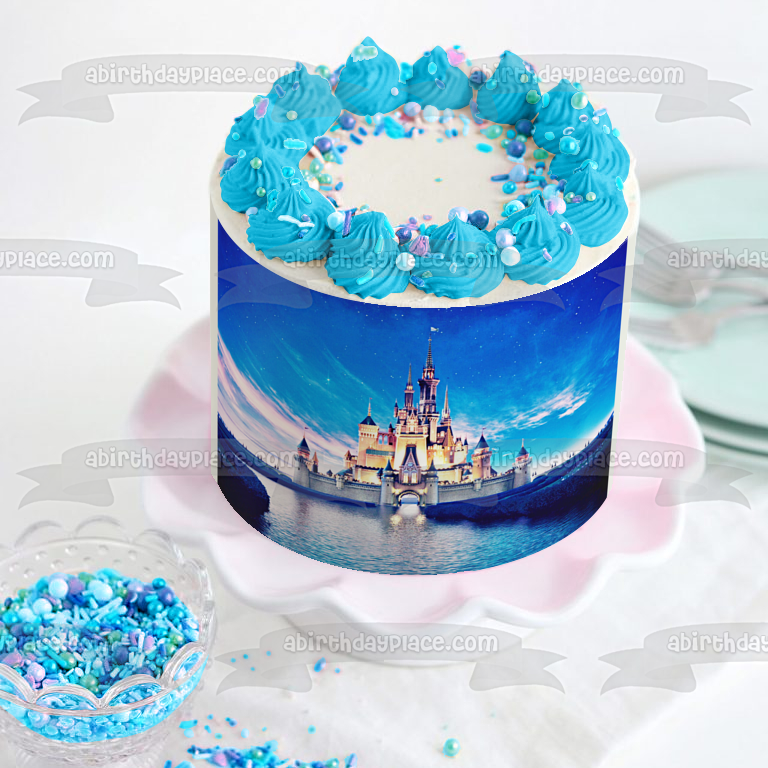 Imagen comestible para tarta con diseño de castillo de Cenicienta, cielo azul y agua, ABPID07156 