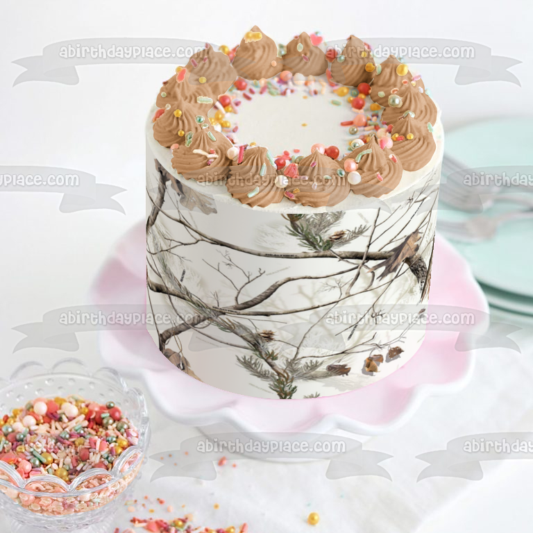 Imagen de decoración comestible para tarta con diseño de camuflaje de árboles y hojas cubiertos de nieve ABPID07280 