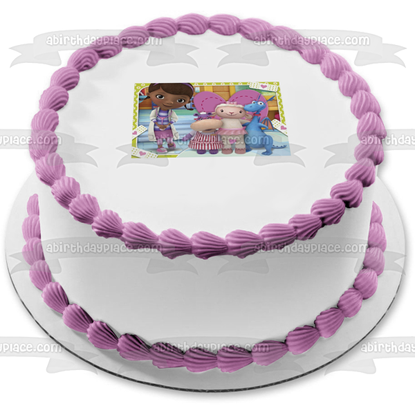 Doc McStuffins abrazando a Lambie Stuffy Bandids Hallie decoración comestible para tarta imagen ABPID07815 