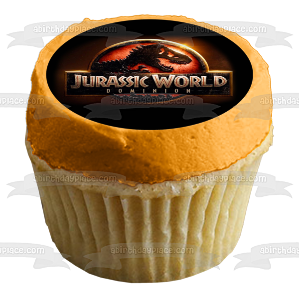 Logotipo de Jurassic World Dominion con un adorno comestible para pastel de T-Rex Imagen ABPID55531 