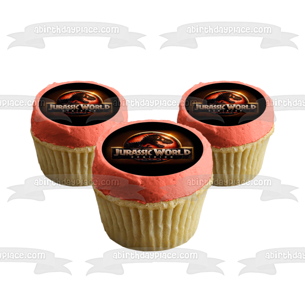 Logotipo de Jurassic World Dominion con un adorno comestible para pastel de T-Rex Imagen ABPID55531 