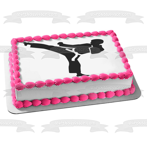 Cake topper taekwondo 🥋 no bolo da @nayascakes 💕 | Instagram