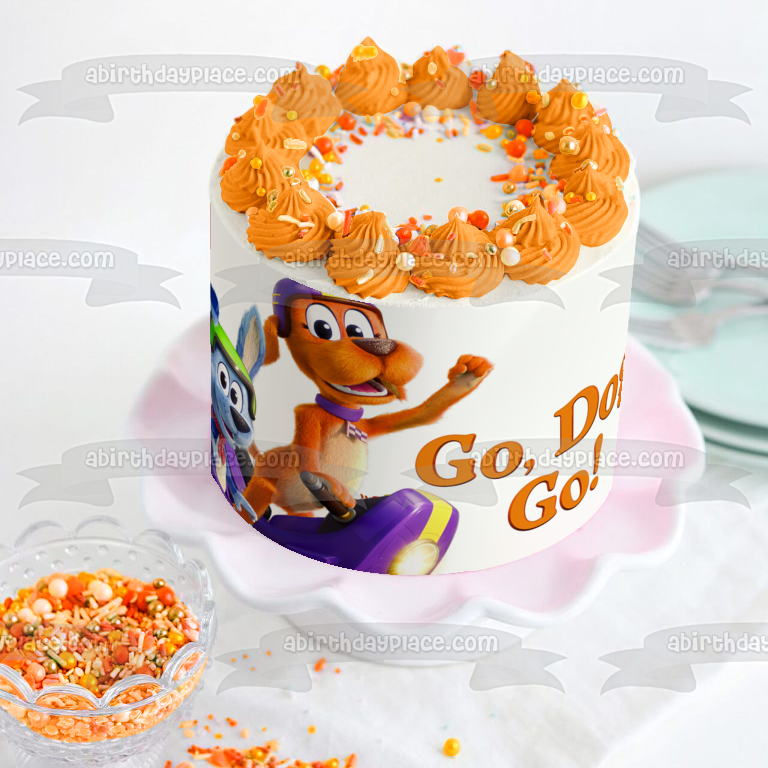 Ve, perro. ¡Ir! Imagen de decoración comestible para tarta con etiqueta Barker Scooch Pooch ABPID53883 