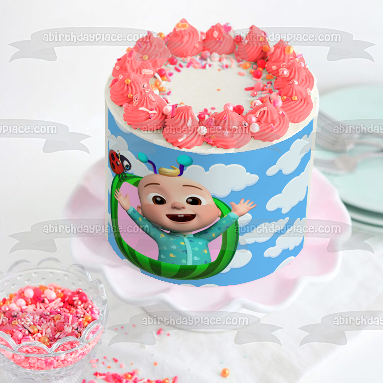 Cocomelon Baby JJ en sandía, mariquita, nubes, fondo relleno, decoración comestible para tarta, imagen ABPID54029 