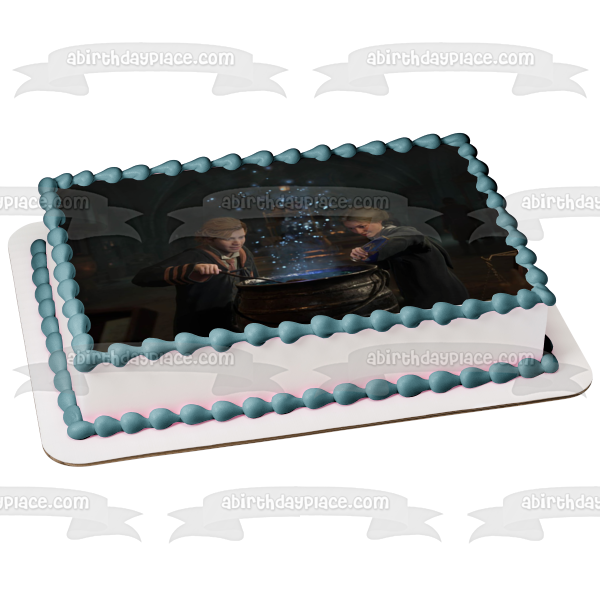 Hogwarts Legacy Profesora Matilda Weasley y un estudiante Imagen comestible para decoración de tarta ABPID57324 