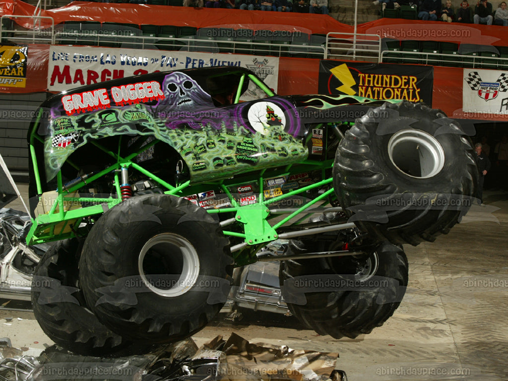 Monster Trucks Grave Digger Aplastando Coches Imagen comestible para tarta ABPID09296 