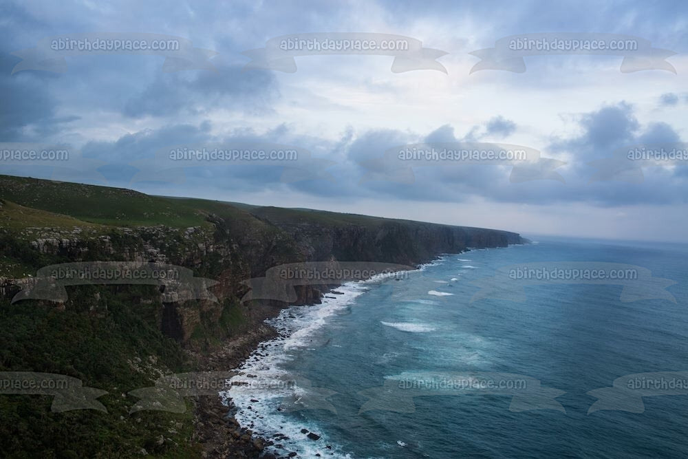 Decoración comestible para tarta con paisaje oceánico, montañas verdes, cielo azul, imagen ABPID10814 