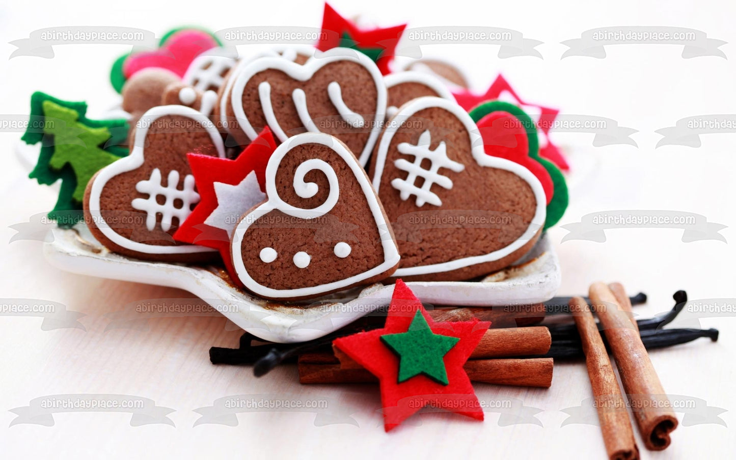 Galletas de jengibre navideñas, glaseado blanco, canela, adorno comestible para pastel, imagen ABPID50608 